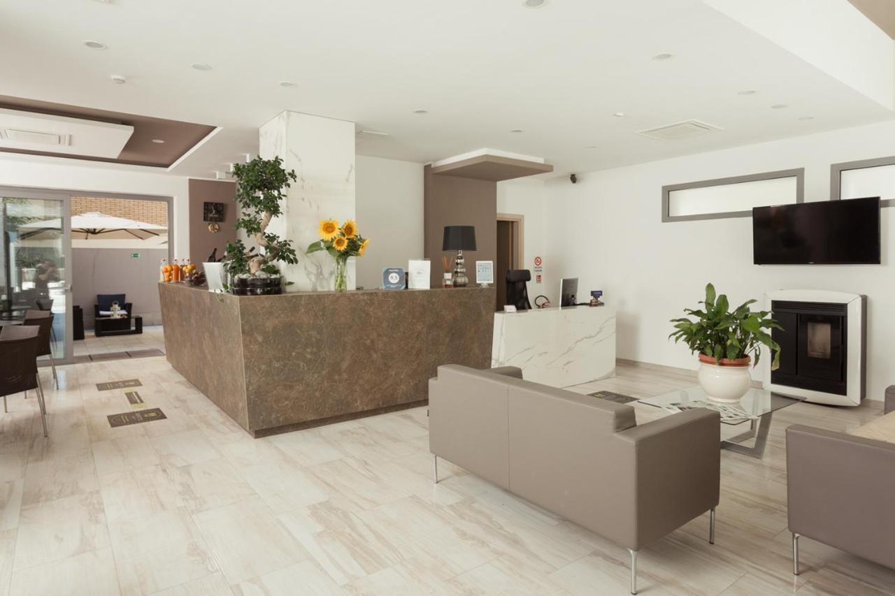 רימיני Hotel Gioia מראה חיצוני תמונה